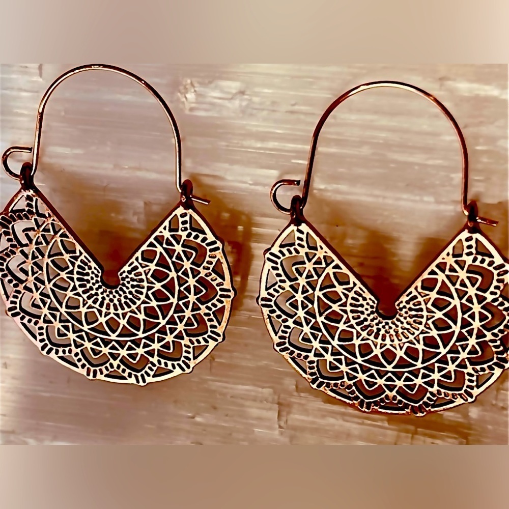GOLD FILIGREE MANDALA EARRINGS LIGHTWEIGHT - Picture 2 of 4